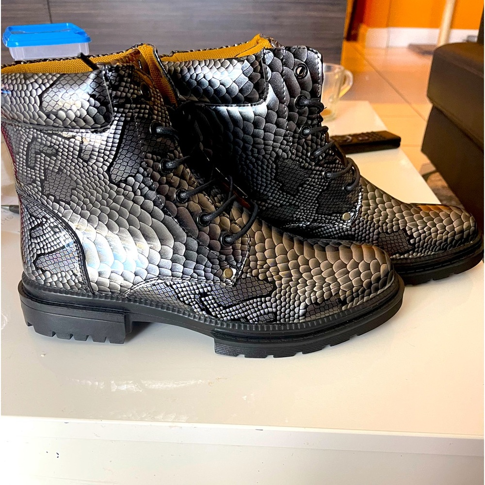 Men’s boots